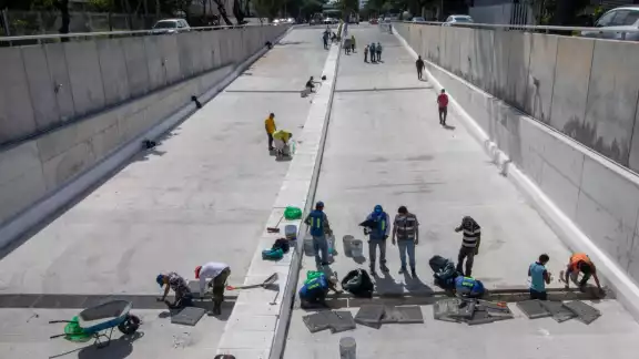 Comerciantes esperan que con estos trabajos no se vuelva a inundar esta obra Comerciantes esperan que con estos trabajos no se vuelva a inundar esta obra