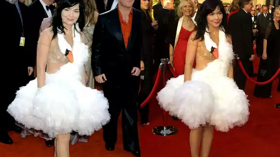 Björk en los Premios Oscar de 2001 Björk en los Premios Oscar de 2001