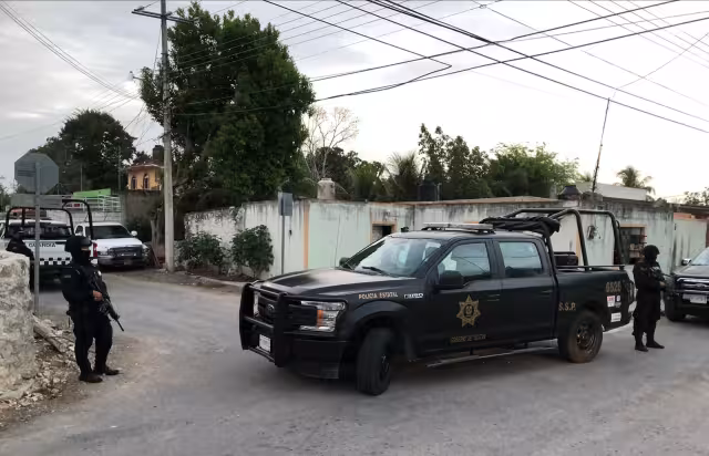 En los domicilios se encontraron siete bolsas de marihuana, 27 bolsas de cocaína y estupefacientes en proceso de fabricación