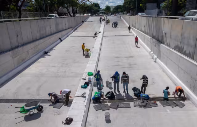 Comerciantes esperan que con estos trabajos no se vuelva a inundar esta obra
