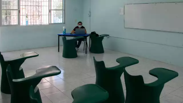 La directora de la escuela secundaria “Juan José Hoil” señaló que con el modelo híbrido, los estudiantes ya se estaban acostumbrando a acudir a tomar clases