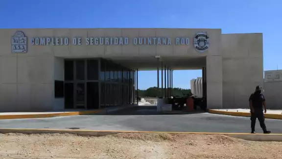 El Gobierno de Quintana Roo presume el complejo de seguridad en Cancún, pero falla en la comunicación entre elementos policiacos El Gobierno de Quintana Roo presume el complejo de seguridad en Cancún, pero falla en la comunicación entre elementos policiacos