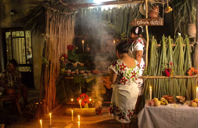 El ochavario es la manera de despedir a los fieles difuntos, tras una semana de estar entre nosotros