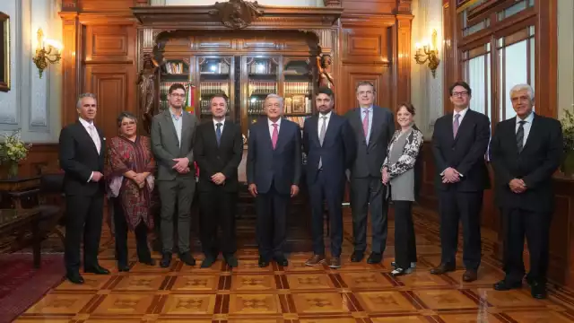 AMLO se reunió con los directivos de Tesla en Palacio Nacional

