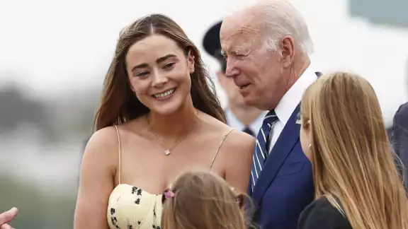 El auto de Naomi Biden habría sido víctima de un ataque, ya se investiga el hecho El auto de Naomi Biden habría sido víctima de un ataque, ya se investiga el hecho