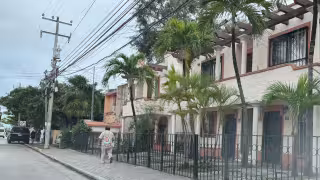 Hombre fue hallado sin vida en el patio de una casa en Tohoku, Playa del Carmen