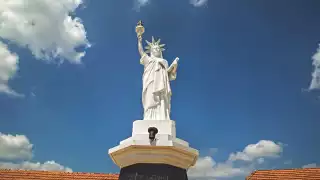 Este monumento mide 4 metros