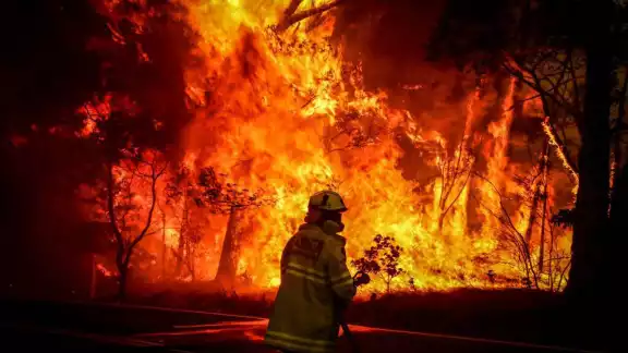 Una parte cercana de la autopista 36 de Estados Unidos también se cerró debido a un incendio forestal Una parte cercana de la autopista 36 de Estados Unidos también se cerró debido a un incendio forestal