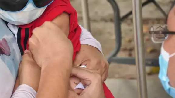 La vacuna que recibirán los niños con cáncer son de la farmacéutica Pfizer