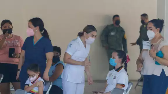 No hay una fecha establecida para que los demás niños reciban dosis, ya que el Gobierno Federal se encarga de la logística