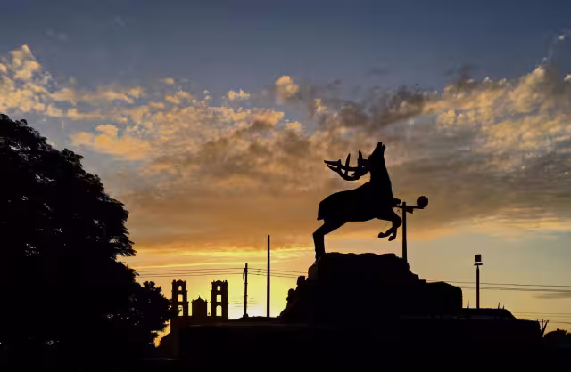 En el centro se yergue un astado, especie que honraban los mayas ancestrales