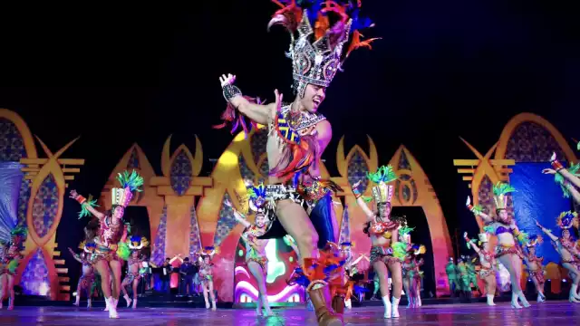 El Rey del Carnaval de Mérida, Eddier I luce sus mejores pasos de baile