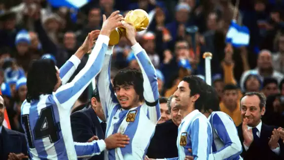 Con su llegada a la final de Qatar 2022, Argentina podría levantar su tercera copa de manos de Messi Con su llegada a la final de Qatar 2022, Argentina podría levantar su tercera copa de manos de Messi