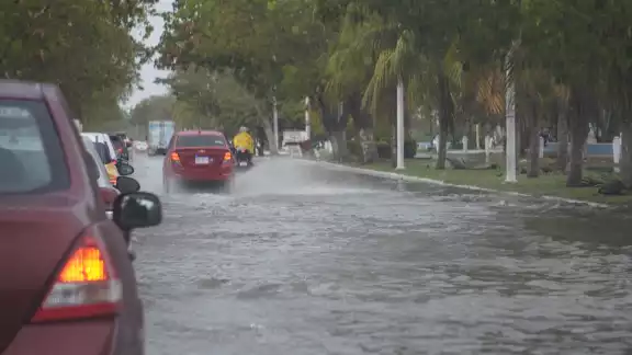 Protección Civil advierte posibles afectaciones en Hopelchén y Calakmul por la onda tropical 36.