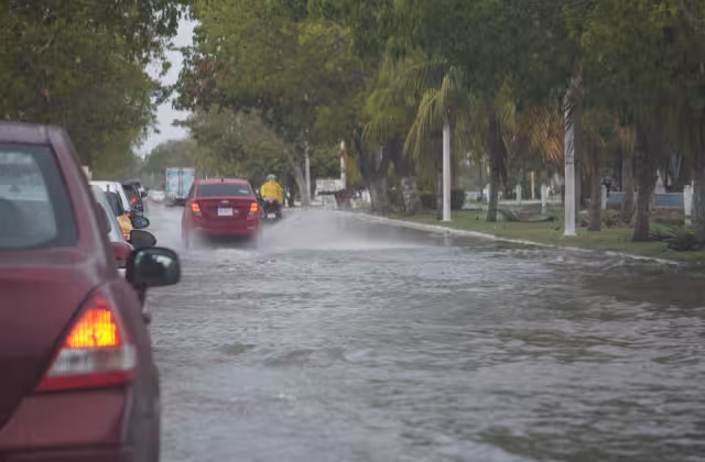 Protección Civil advierte posibles afectaciones en Hopelchén y Calakmul por la onda tropical 36.