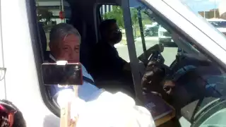 AMLO arribó al Centro de Convenciones Siglo XXI para encabezar un evento del programa IMSS Bienestar