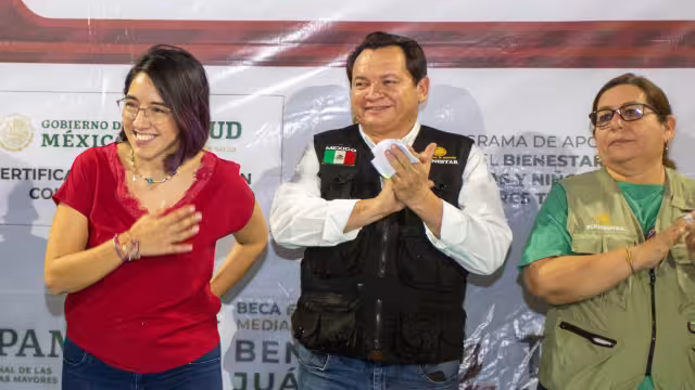 Joaquín Díaz orientó a la ciudadanía sobre los programas sociales