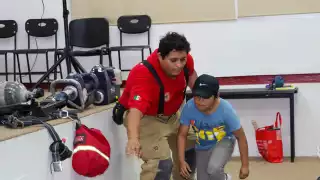 Pequeños de Campeche aprenden las actividades de los Bomberos 