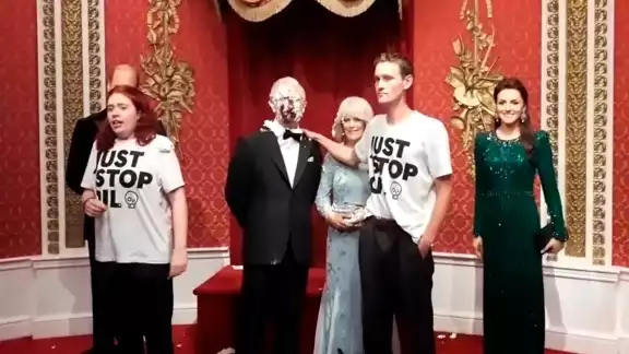Los miembros de 'Just Stop Oil' exigen al gobierno británico detener todas las nuevas licencias y concesiones de gas y petróleo.