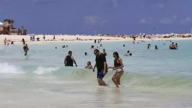 Los bañistas no respetan las medidas sanitarias en las playas