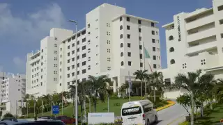 El hombre permaneció tirado en el piso, mientras llegaban los paramédicos