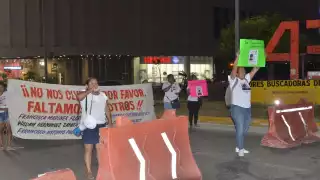El pasado martes en la Región 249, está noche familiares junto a un colectivo se manifiestan.