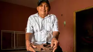 El lugareño narró que solía comprar sus alpargatas en Tekax; sin embargo, en una ocasión le quedaron pequeñas y decidió hacer los ajustes por su cuenta