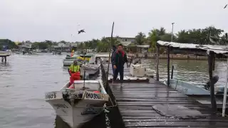 En plena temporada de veda del camarón, se puede apreciar a algunas embarcaciones que se dedican a la pesca ilegal, denuncian pescadores
