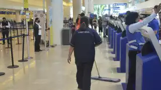 De luchas (diarias) por sobrevivir es la rutina agotadora de los empleados que se ve detrás de las terminales