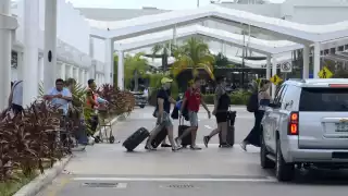 Las empresas aéreas trasladarán los incrementos al costo de los boletos, por lo que los turistas deberán ajustar sus presupuestos en los futuros viajes.