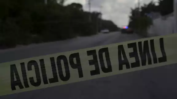 Se trata de un hombre joven, de complexión delgada; tenía huellas de tortura y un disparo en la cabeza Se trata de un hombre joven, de complexión delgada; tenía huellas de tortura y un disparo en la cabeza