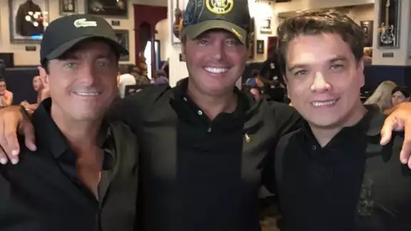 Luis Miguel festeja su cumpleaños junto a Gerardo Islas Maldonado Luis Miguel festeja su cumpleaños junto a Gerardo Islas Maldonado