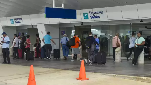 La concesionaria no interviene en el problema, pese a la mala imagen que dan a los turistas
