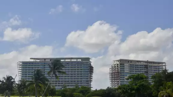 La inversión se enfoca en departamentos y casas amuebladas con servicios hoteleros, administración de aeropuertos y helipuertos y en tercer lugar, hoteles con servicios .
La inversión se enfoca en departamentos y casas amuebladas con servicios hoteleros, administración de aeropuertos y helipuertos y en tercer lugar, hoteles con servicios .