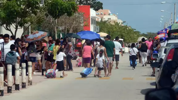 Alumnos de educación básica y preparatoria abandonaron las clases