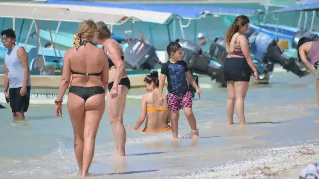 Desde la semana pasada Celestún ha sido la concentración de miles de bañistas
