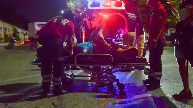 Un hombre originario de Mérida fue atropellado luego de que bajarán del transporte público, 