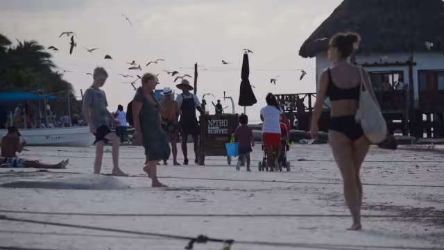 El sector turístico en Quintana Roo se recupera en medio de una pandemia que debilitó la llegada de visitantes al estado en 2020