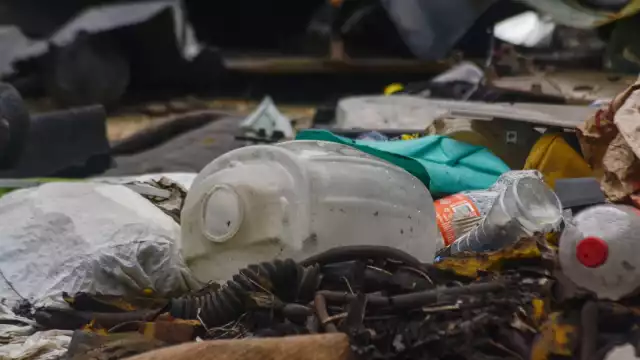 Se localiza a 100 metros de un centro escolar y sus hedores perjudican a los estudiantes