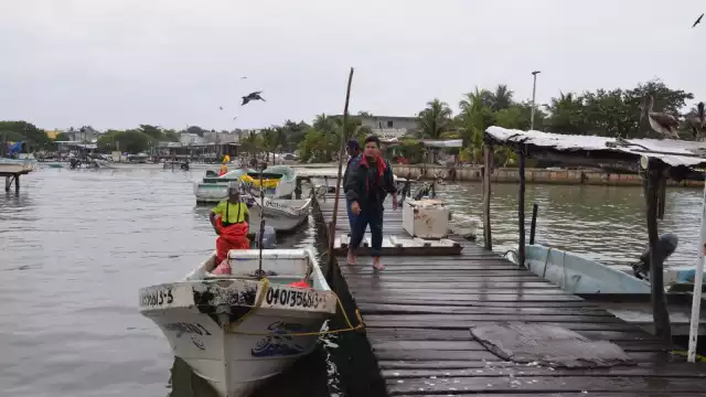 En plena temporada de veda del camarón, se puede apreciar a algunas embarcaciones que se dedican a la pesca ilegal, denuncian pescadores