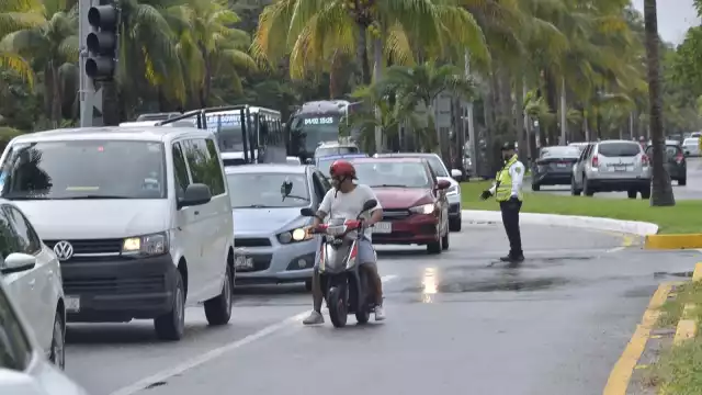 En ambos accidentes el pavimento mojado fue uno de los factores que causaron estos hechos