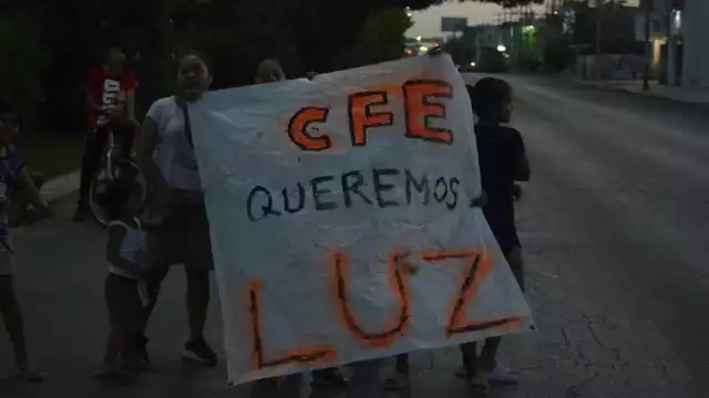El deficiente servicio y facturación elevada de CFE genera que la población realice bloqueo de vialidades