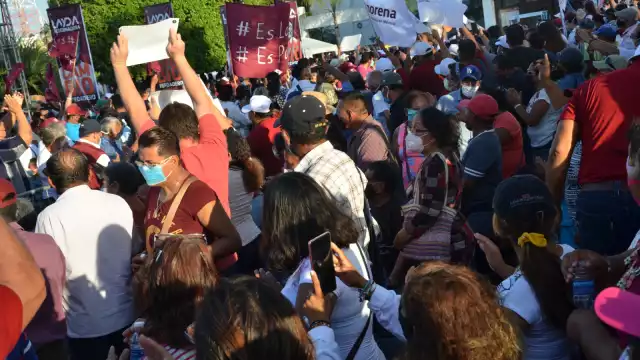 El especialista Froilán Palestino señaló que los candidatos ponen en riesgo a la ciudadanía al violar las medidas sanitarias en los eventos políticos