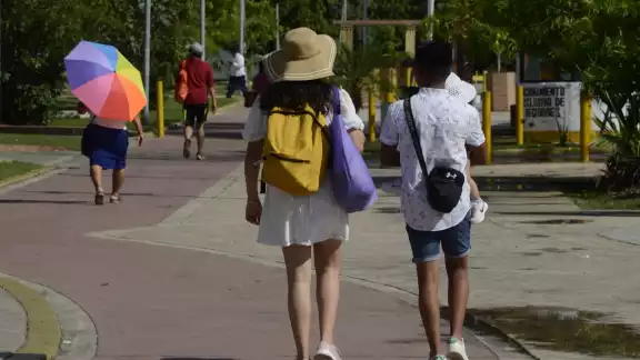 Se prevé una temperatura máxima de 33 a 35 °C y una temperatura mínima de 20 a 22 °C Se prevé una temperatura máxima de 33 a 35 °C y una temperatura mínima de 20 a 22 °C