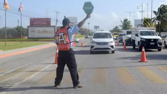 Luego de la muerte de una alumna, los estudiantes exigieron a la Universidad Anáhuac y al Ayuntamiento de Cancún mayor seguridad para cruzar el Boulevard Colosio