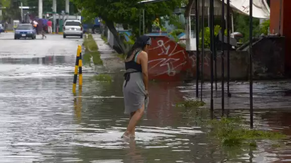 Las colonias por donde no pasa el turismo fueron algunas de las zonas más afectadas, haciendo relucir una vez más el deficiente servicio de drenaje