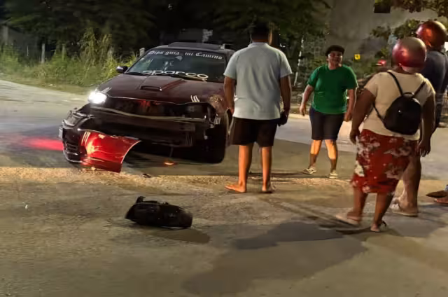 Fuerte choque en avenida Concordia deja dos motociclistas lesionados en Champotón
