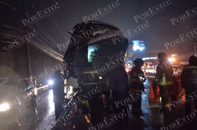 Un total de 25 pasajeros tuvieron que recibir atención de los paramédicos tras el impacto en Bonfil