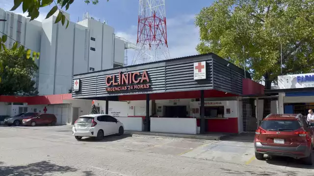 También falleció en la Cruz Roja una mujer identificada como L. V. N., quien acompañaba al presunto delincuente