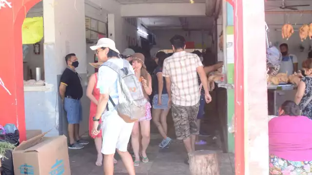 Han acudido aproximadamente 300 personas al Mercado 23 de Cancún